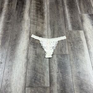 VS Cream‎ Lace Thong